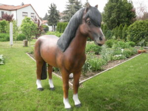 Pferd Skulptur Deko lebensgross, brauner Isländer, 190 cm hoch