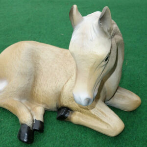 Pferdefigur Deko, liegend, 40 cm lang, beige mit weissem Haar 3