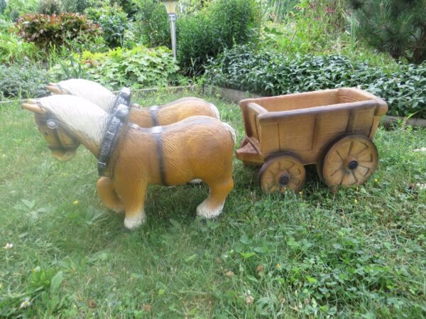 2 Deko Pferde mit Wagen als Pflanztopf, 1 Meter lang