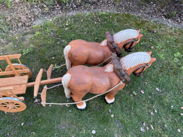 2 Pferdefiguren mit Leiterwagen, 150 cm lang 9