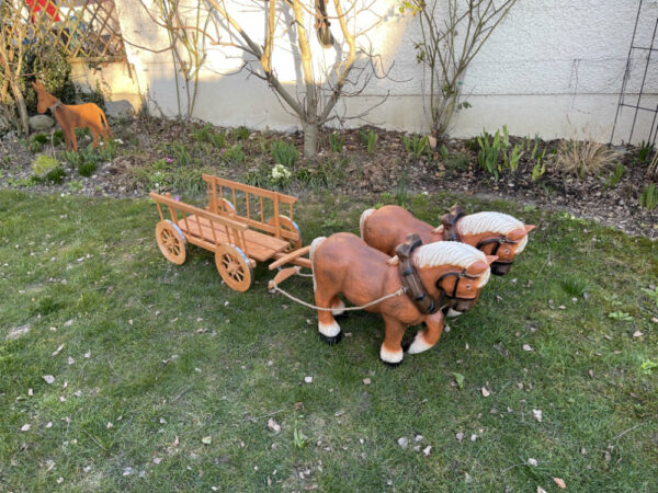 2 Pferdefiguren mit Leiterwagen, 150 cm lang 10