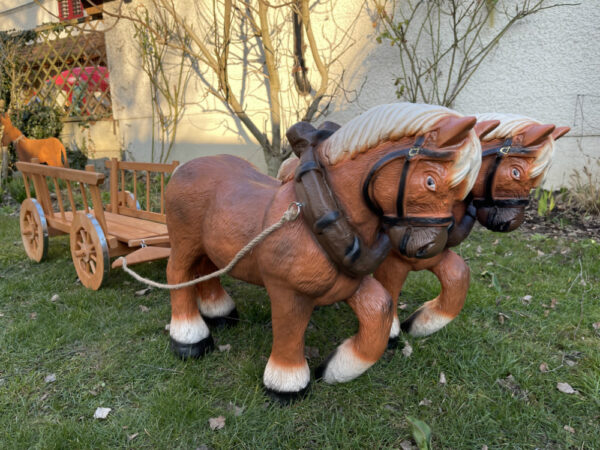 2 Pferdefiguren mit Leiterwagen, 150 cm lang 3