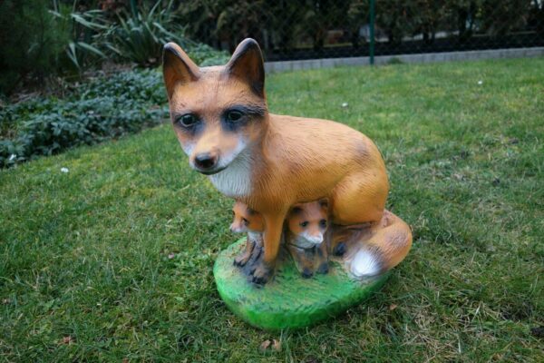 Gartendekofigur Fuchs, Fähe mit 2 Welpen, 40 cm hoch 2