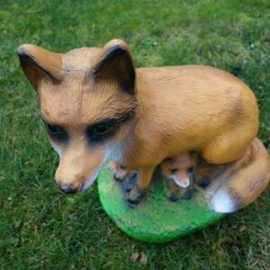 Dekofuchs, Fähe mit 2 Welpen, 40 cm hoch 8