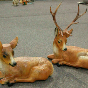 2 Hirschfiguren im Paar, Hirsch und Hirschkuh liegend 5