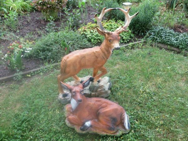 2 Hirschfiguren: Hirsch und Hirschkuh auf Steinplatten 4
