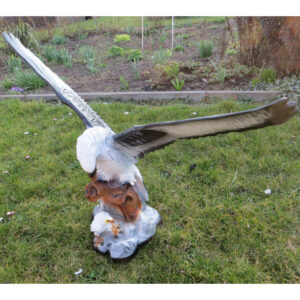 Gartendekofigur Adler mit Küken, 54 cm hoch
