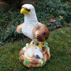 Gartenfigur Adler mit 3 Küken und Ei, 50 cm hoch