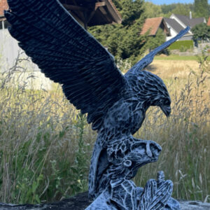 Gartendekofigur Adler mit Jungem in Betonoptik, 54 cm hoch
