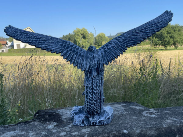 Gartendekofigur Adler mit Jungem in Betonoptik, 54 cm hoch 4