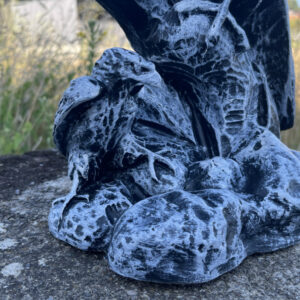 Adlerfigur mit Jungem als Gartendeko, betonfarben, 54 cm hoch 4