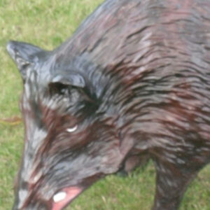 Wildschwein-Bache als Dekofigur im Garten, 95 cm lang