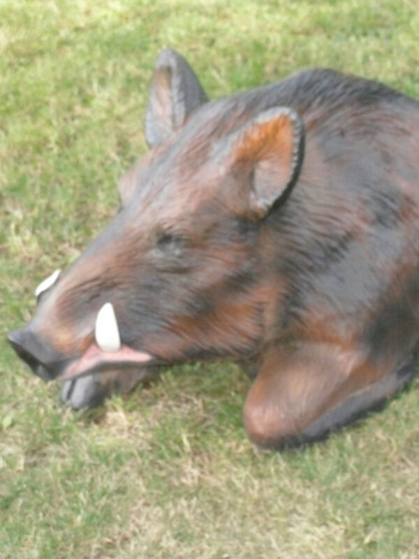 Wildschwein-Keiler liegend, Deko für den Garten, 81 cm lang