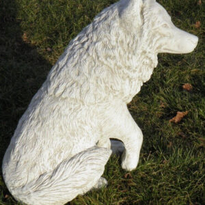 Sitzender Deko Wolf aus Beton für den Garten, 70 cm hoch 1