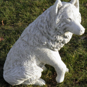 Sitzender Deko Wolf aus Beton für den Garten, 70 cm hoch