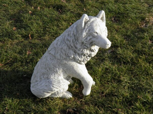 Sitzender Deko Wolf aus Beton für den Garten, 70 cm hoch 10