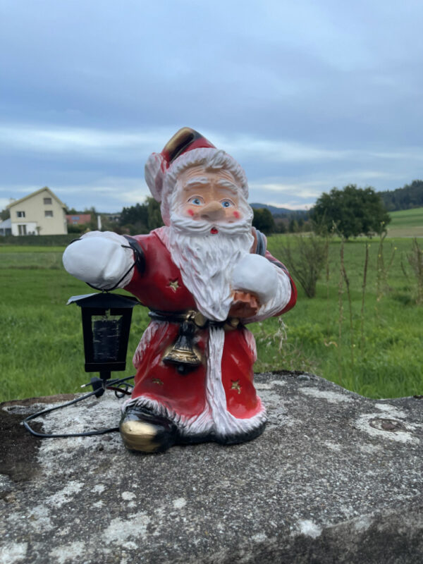 Weihnachtsmann Deko beleuchtet mit Laterne 230V, 40 cm hoch 2
