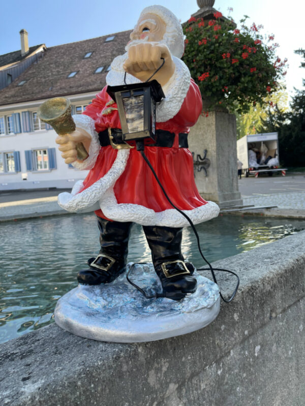 Weihnachtsmann mit Laterne aussen, auf Sockel, 65 cm hoch 12