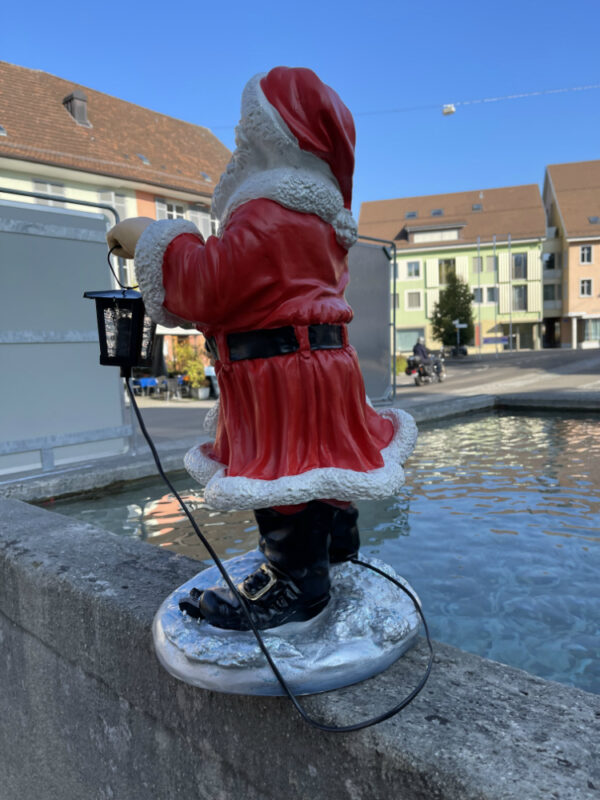 Weihnachtsmann mit Laterne aussen, auf Sockel, 65 cm hoch 9
