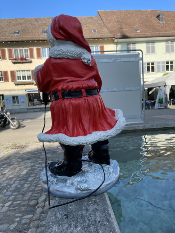 Weihnachtsmann mit Laterne aussen, auf Sockel, 65 cm hoch 10