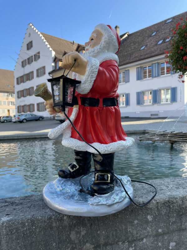 Weihnachtsmann mit Laterne aussen, auf Sockel, 65 cm hoch 5