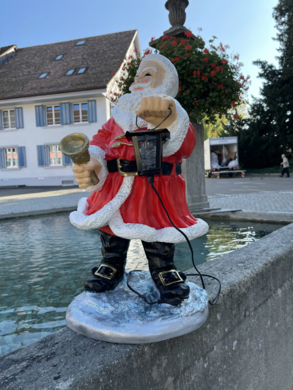 Weihnachtsmann mit Laterne aussen, auf Sockel, 65 cm hoch 3