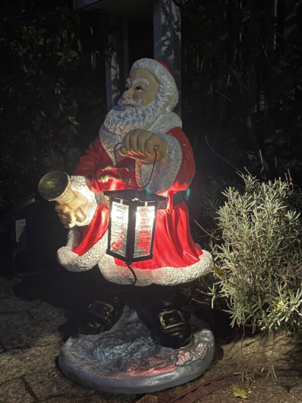 Weihnachtsmann mit Laterne aussen, auf Sockel, 65 cm hoch 8