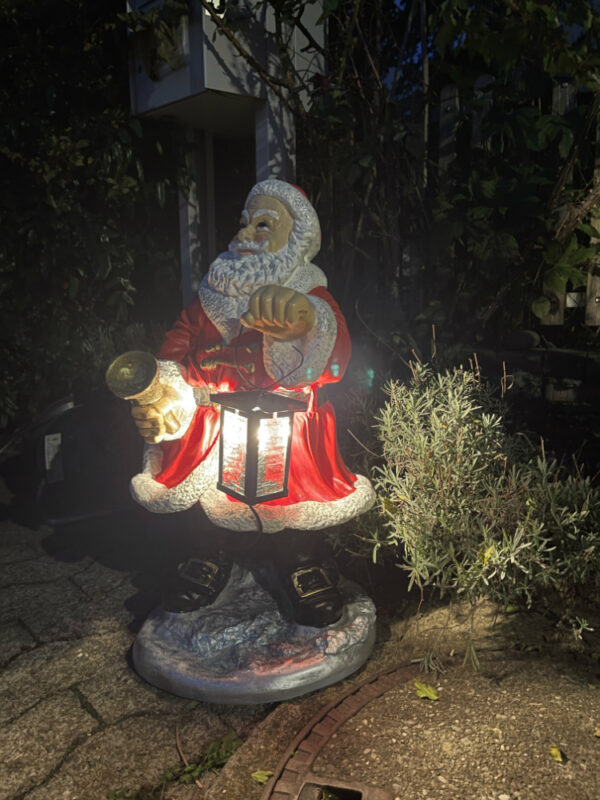Weihnachtsmann mit Laterne aussen, auf Sockel, 65 cm hoch 4