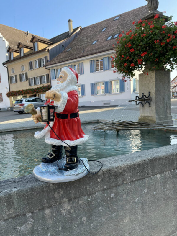 Weihnachtsmann mit Laterne aussen, auf Sockel, 65 cm hoch 7