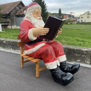 Sitzende Weihnachtsmann Deko draussen, mit Stuhl, 95cm hoch
