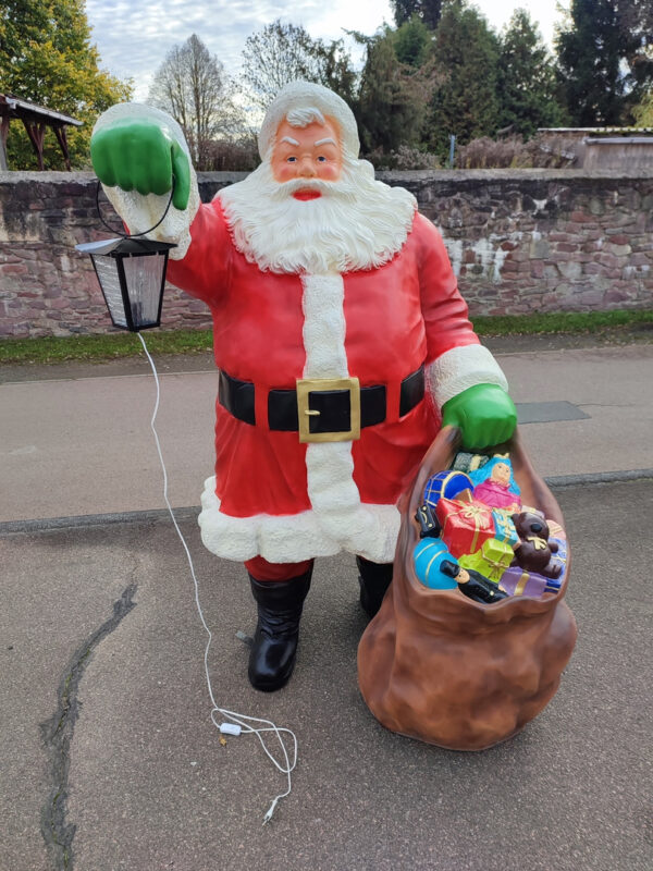 XXL Weihnachtsmann beleuchtet mit Laterne, 180 cm hoch