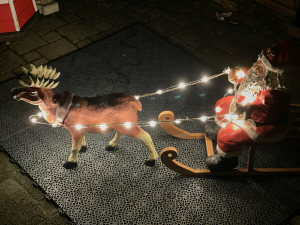 Rentier mit Schlitten und Weihnachtsmann beleuchtet, 130 cm 6