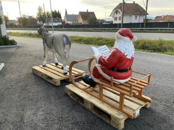 Rentier mit Schlitten XXL und Nikolaus mit Buch, 280 cm lang 11