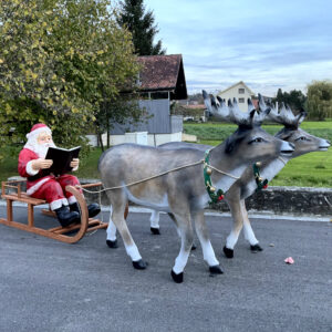 Lesender Weihnachtsmann mit Schlitten und 2 Rentieren, 280cm